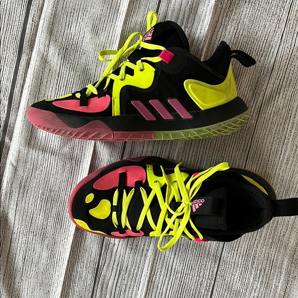Adidas Unisex-Adult Harden Stepback 2 Basketball Shoe